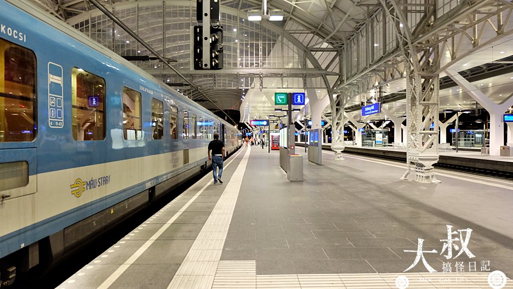 歐洲-火車旅行 跨國臥鋪夜車體驗(蘇黎世->薩爾斯堡)